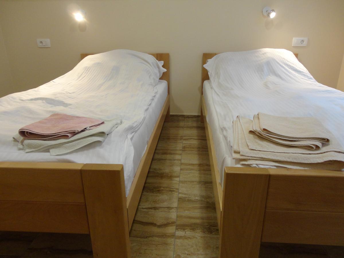 Bed and Breakfast Prenociste "Magnus" Slavonski Brod Esterno foto
