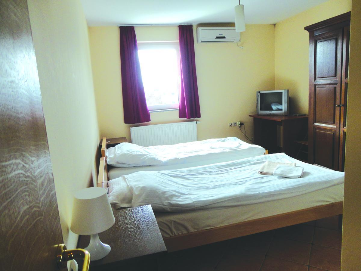 Bed and Breakfast Prenociste "Magnus" Slavonski Brod Esterno foto