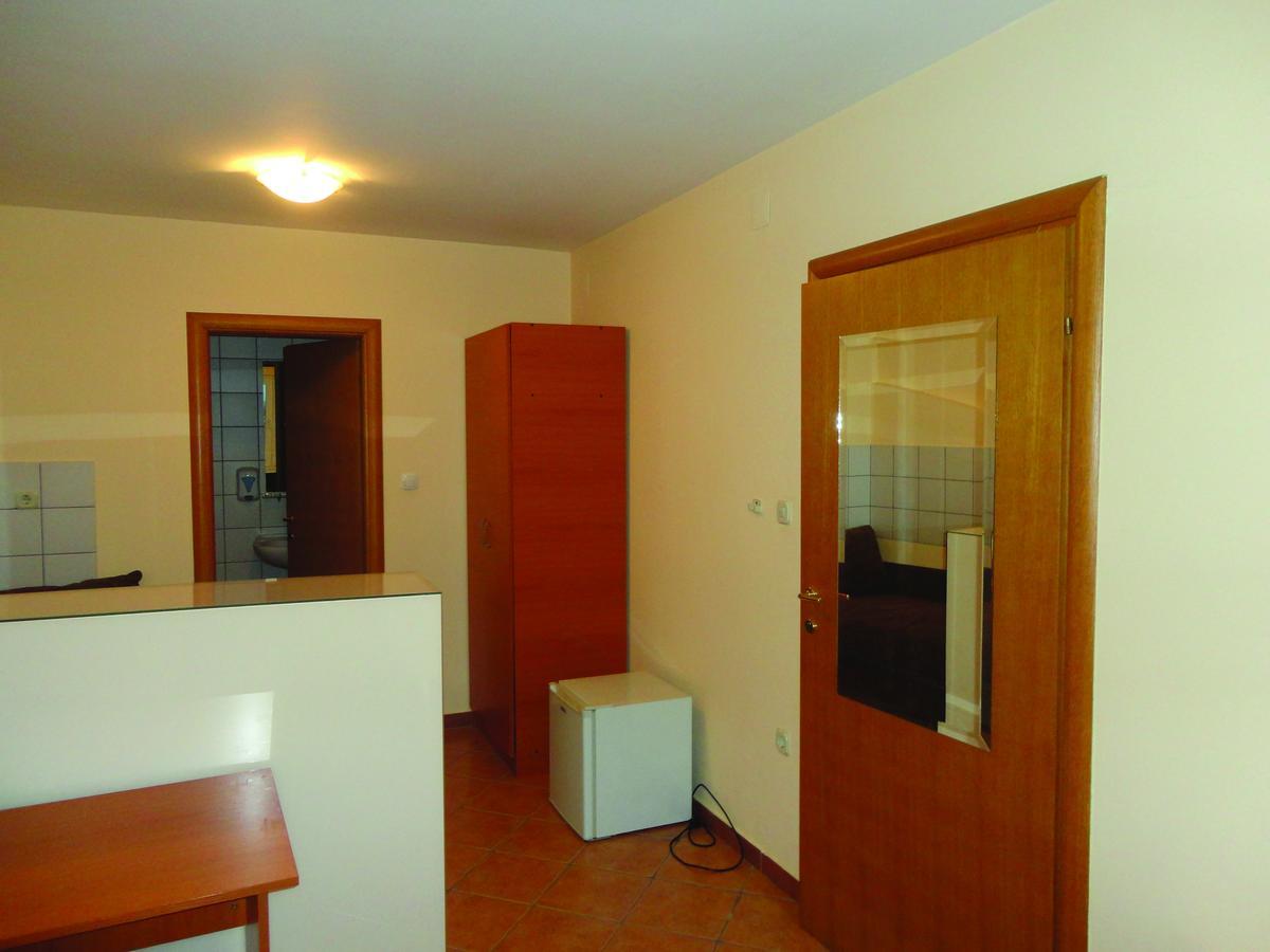 Bed and Breakfast Prenociste "Magnus" Slavonski Brod Esterno foto