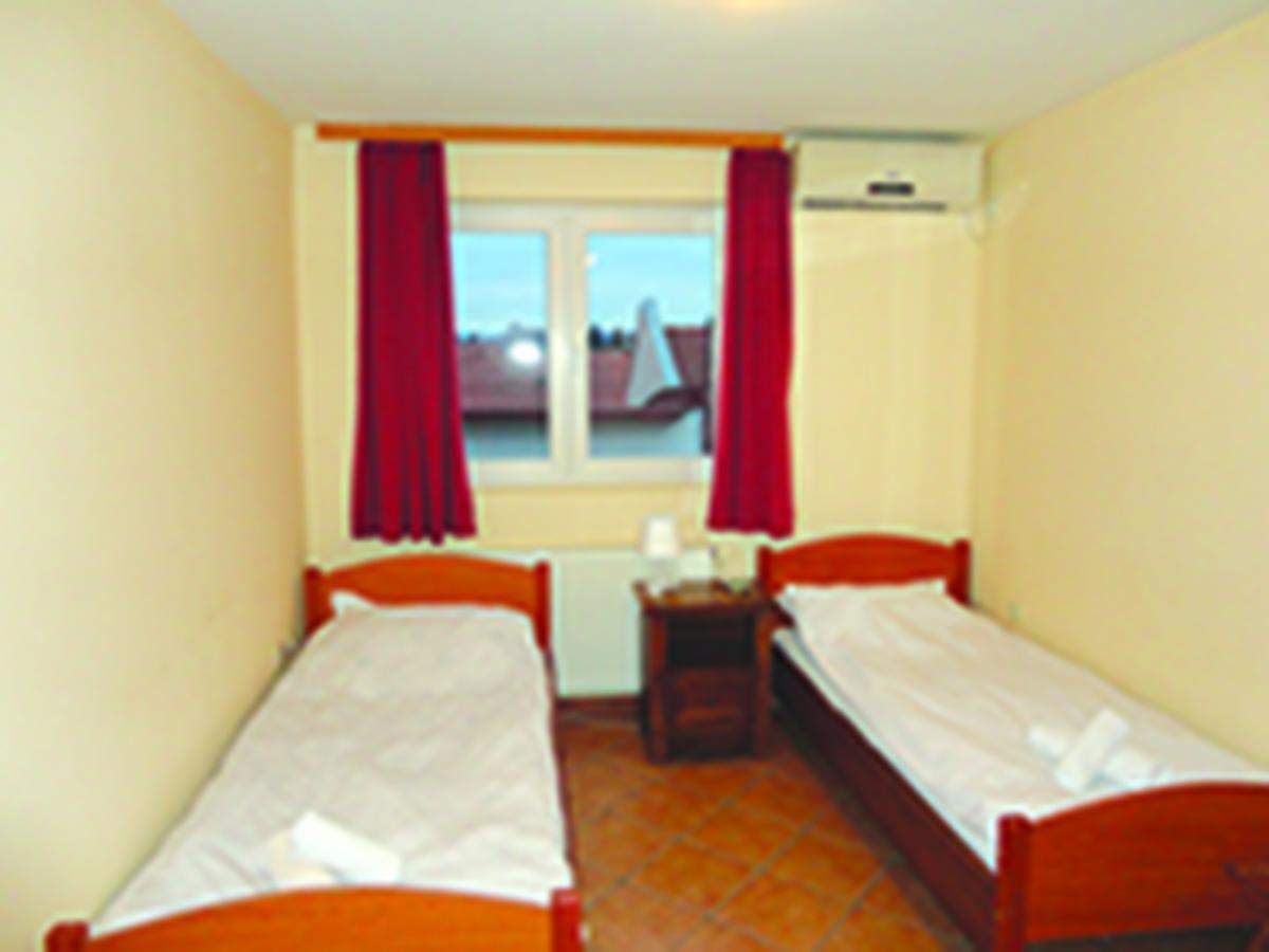 Bed and Breakfast Prenociste "Magnus" Slavonski Brod Esterno foto