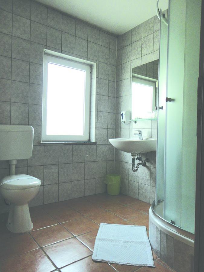 Bed and Breakfast Prenociste "Magnus" Slavonski Brod Esterno foto