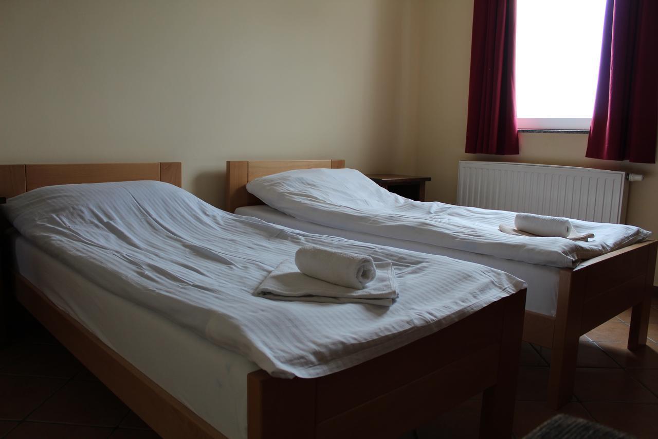 Bed and Breakfast Prenociste "Magnus" Slavonski Brod Esterno foto