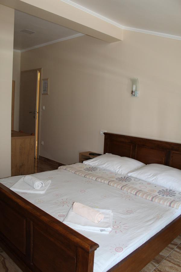 Bed and Breakfast Prenociste "Magnus" Slavonski Brod Esterno foto