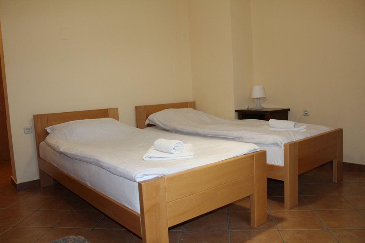 Bed and Breakfast Prenociste "Magnus" Slavonski Brod Esterno foto