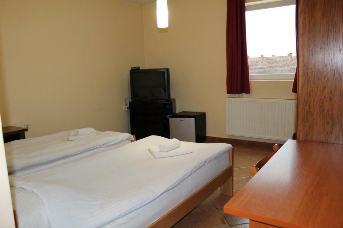 Bed and Breakfast Prenociste "Magnus" Slavonski Brod Esterno foto