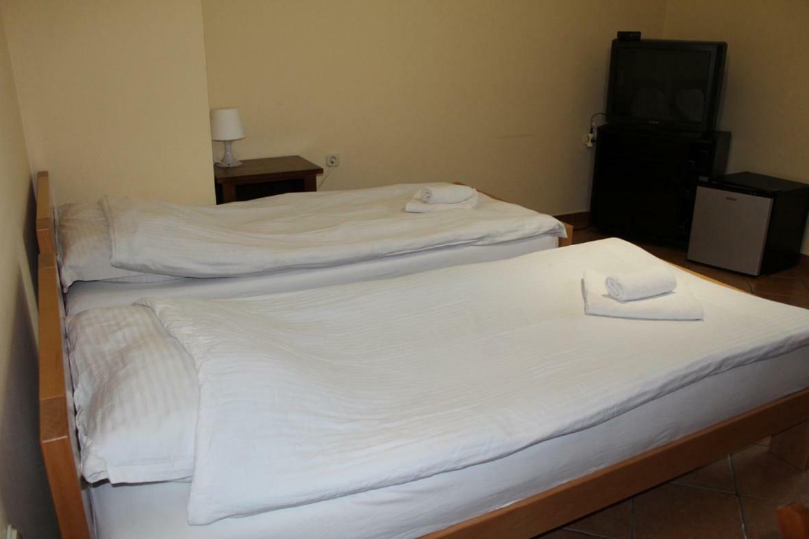 Bed and Breakfast Prenociste "Magnus" Slavonski Brod Esterno foto