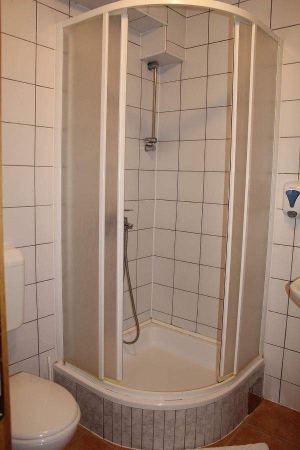 Bed and Breakfast Prenociste "Magnus" Slavonski Brod Esterno foto