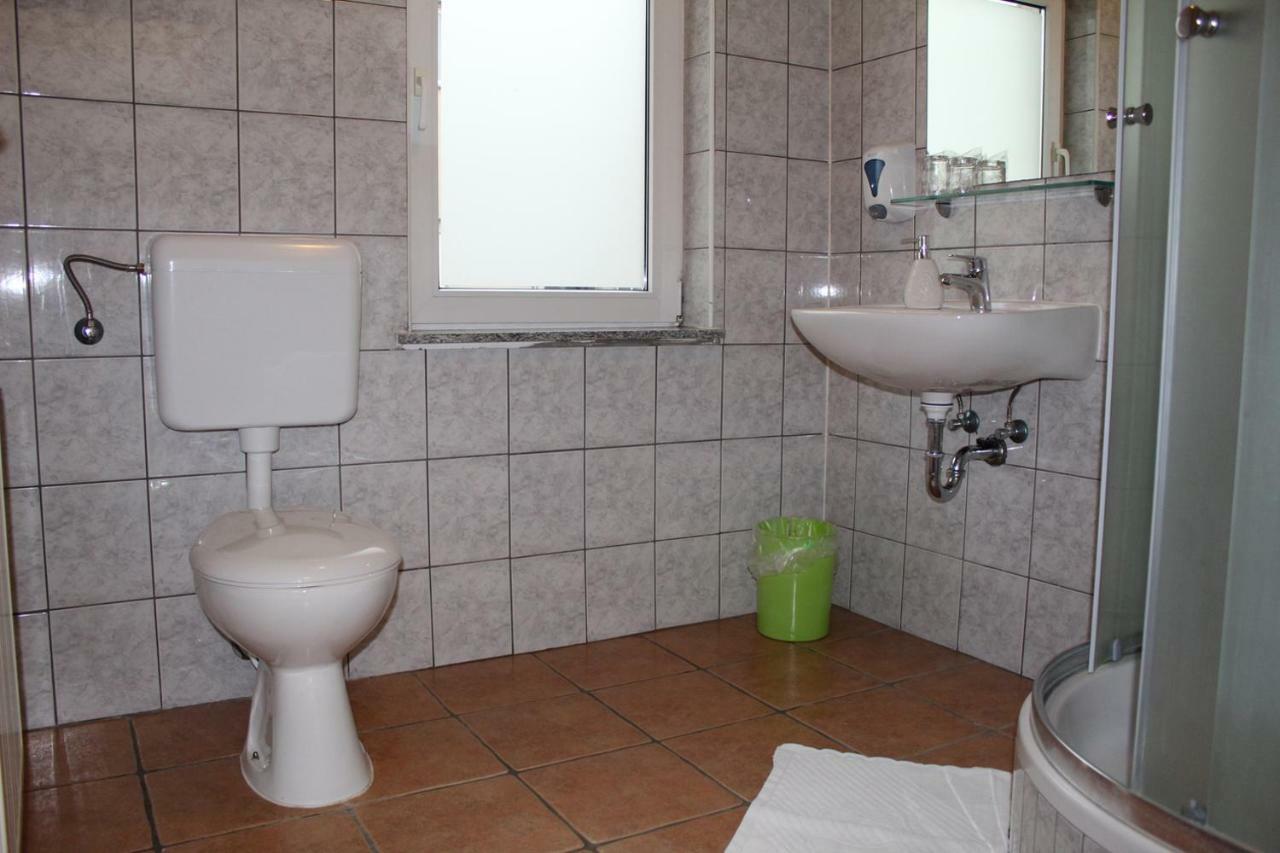 Bed and Breakfast Prenociste "Magnus" Slavonski Brod Esterno foto