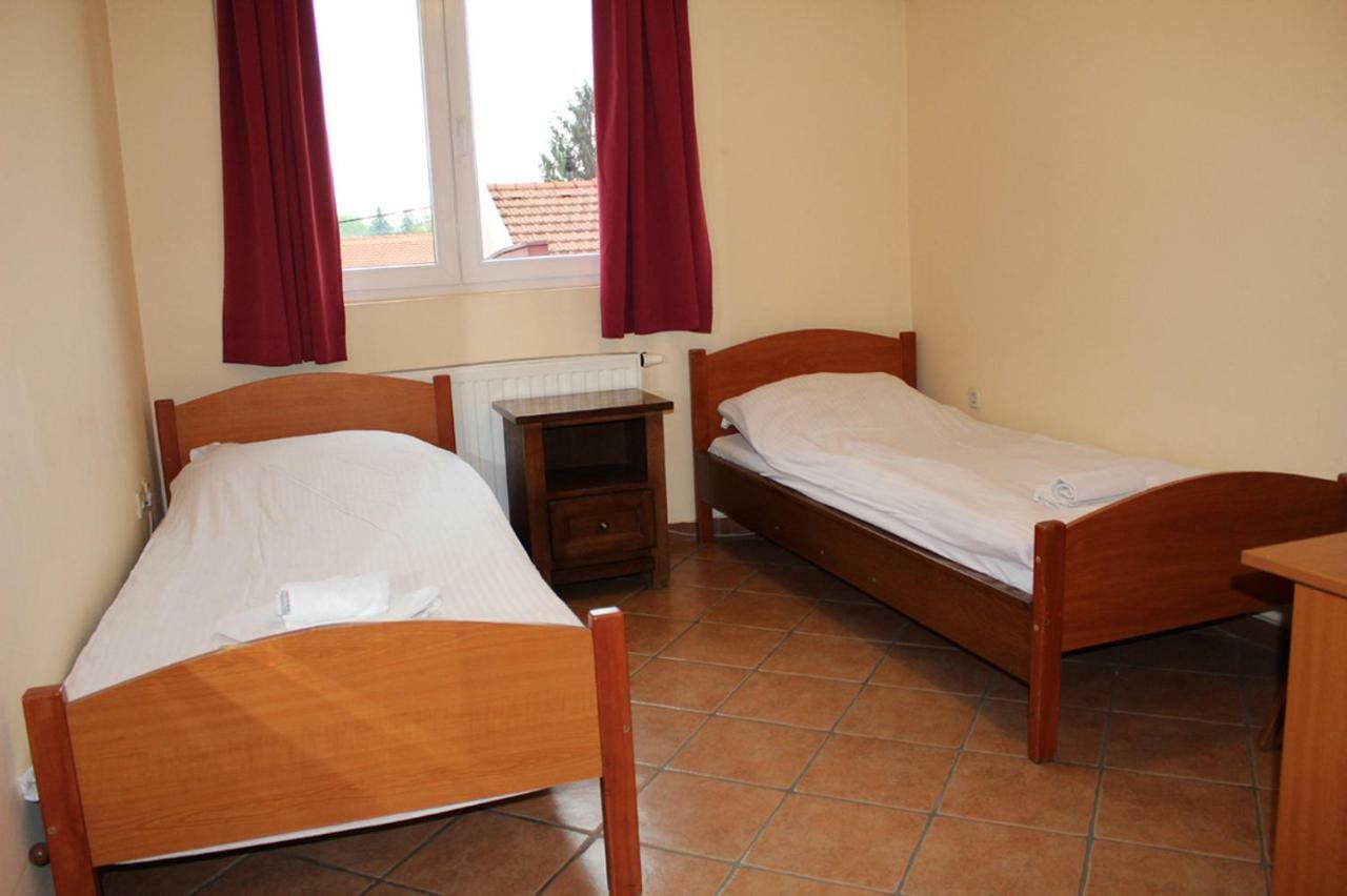Bed and Breakfast Prenociste "Magnus" Slavonski Brod Esterno foto